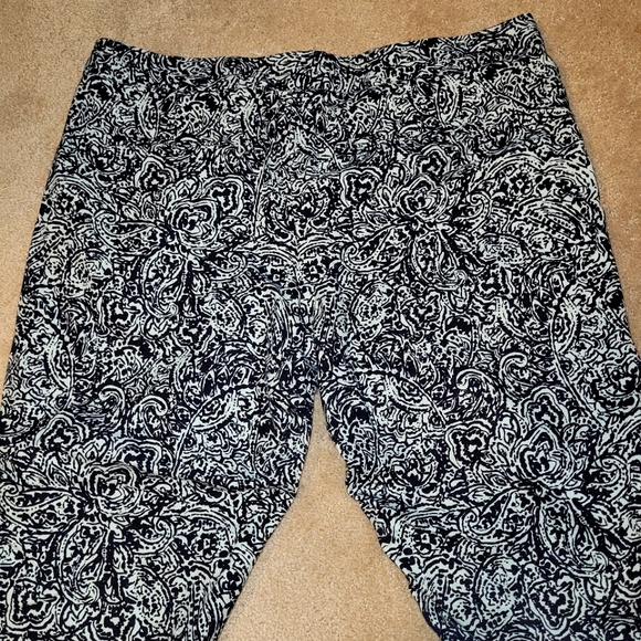 Banana Republic Capri Pants - Picture 3 of 5